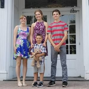 Meet your Posher, Caroline